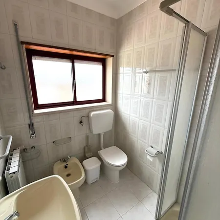 3 Bedroom 15 Min Walk To Sanctuary * Fátima