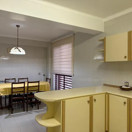 3 Bedroom 15 Min Walk To Sanctuary * Fátima