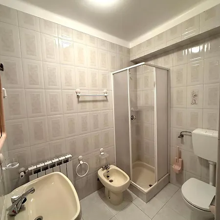 3 Bedroom 15 Min Walk To Sanctuary