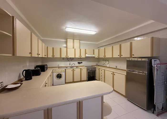 3 Bedroom 15 Min Walk To Sanctuary