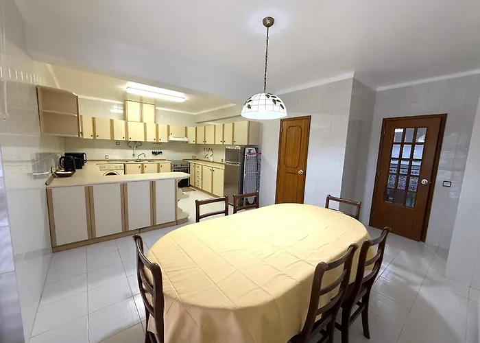 3 Bedroom 15 Min Walk To Sanctuary Apartman