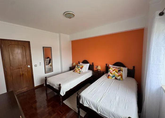 3 Bedroom 15 Min Walk To Sanctuary * Fátima