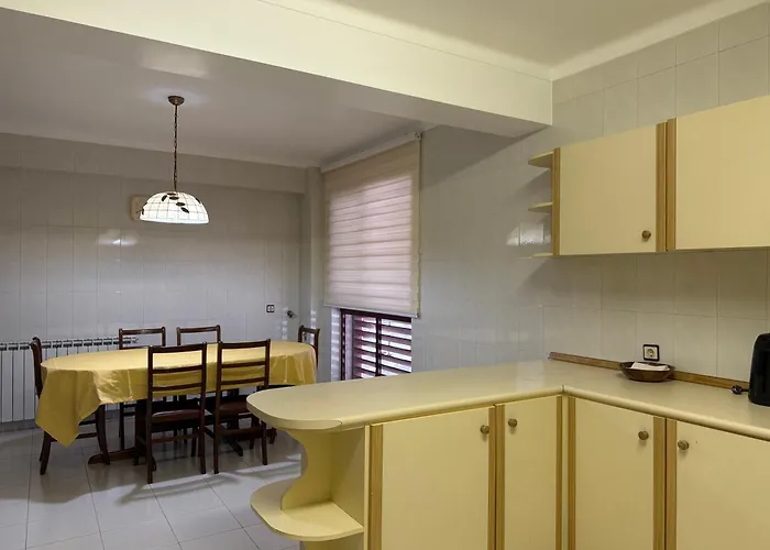 3 Bedroom 15 Min Walk To Sanctuary * Fátima