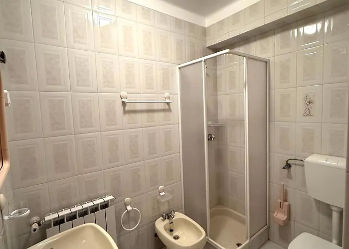 3 Bedroom 15 Min Walk To Sanctuary